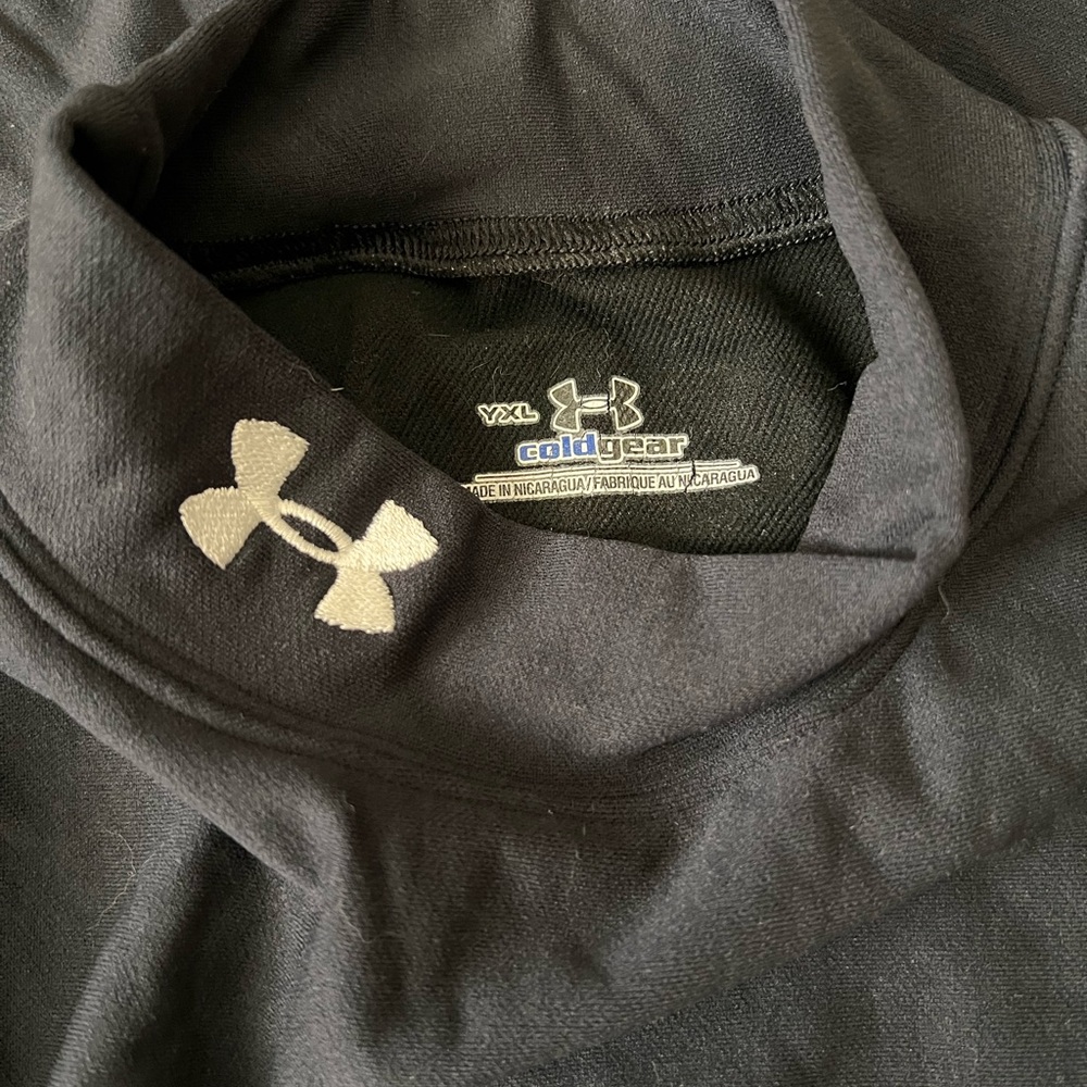Boys Under Armour cold gear black long sleeve